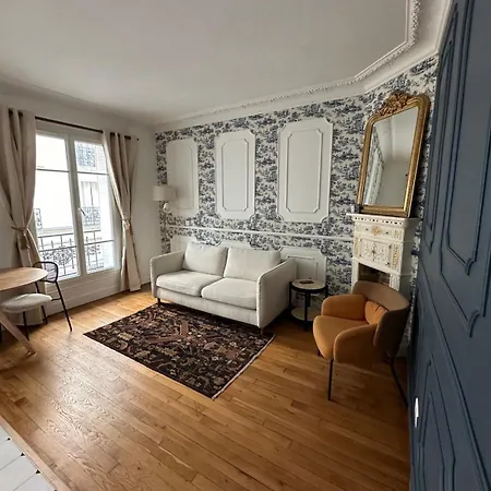 Charming Parisian Flat Near Eiffel Tower Paryż