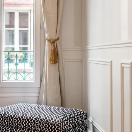 Charming Parisian Flat Near Eiffel Tower