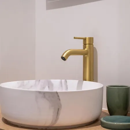 Apartament Charming Parisian Flat Near Eiffel Tower *