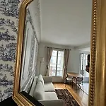 Charming Parisian Flat Near Eiffel Tower Paříž