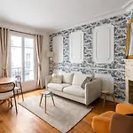 Charming Parisian Flat Near Eiffel Tower *