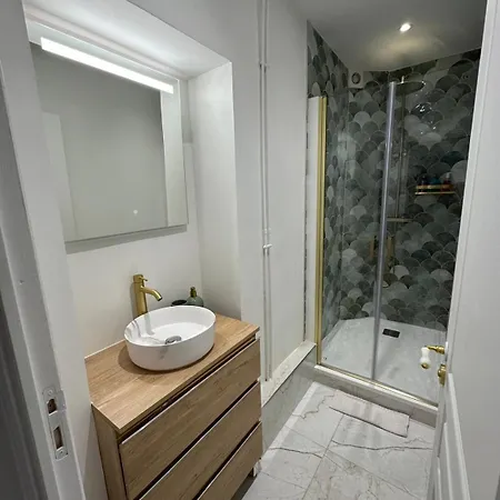 Apartment Charming Parisian Flat Near Eiffel Tower *