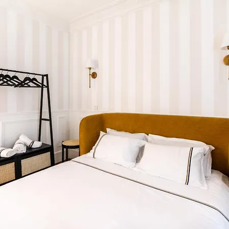 Charming Parisian Flat Near Eiffel Tower * Parijs