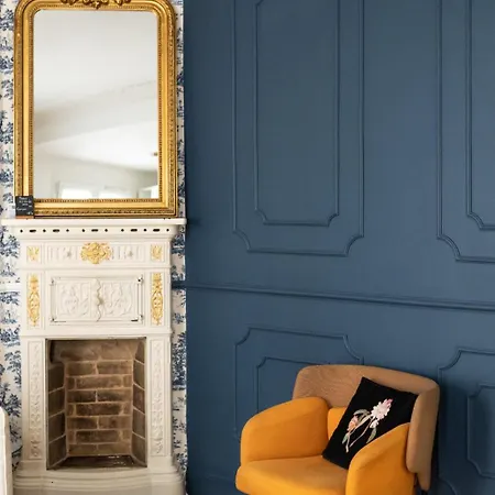 Charming Parisian Flat Near Eiffel Tower
