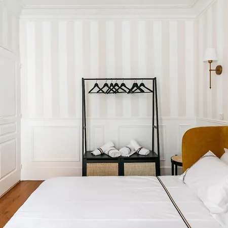 Apartment Charming Parisian Flat Near Eiffel Tower