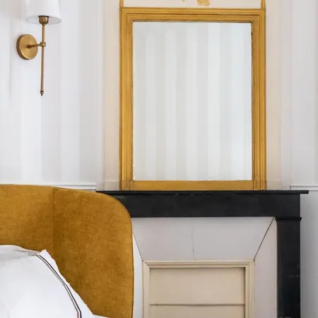 Charming Parisian Flat Near Eiffel Tower Apartment