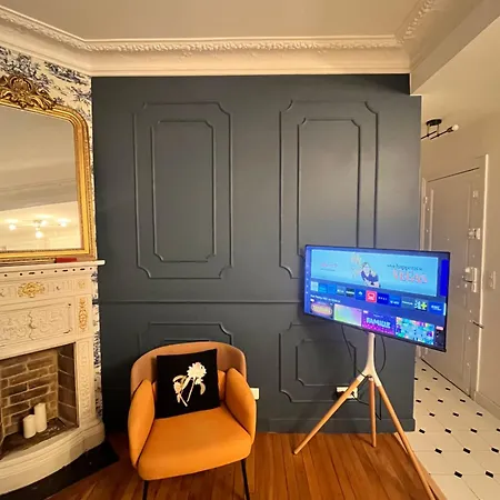 Charming Parisian Flat Near Eiffel Tower