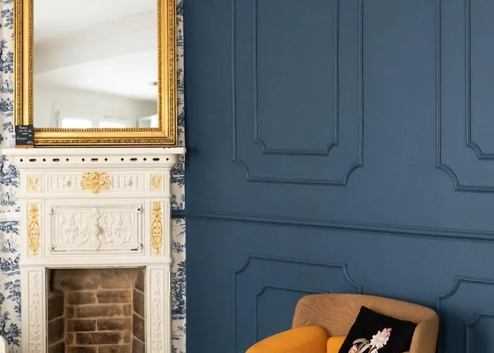 Charming Parisian Flat Near Eiffel Tower