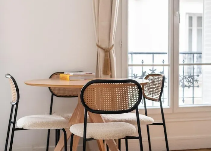 Lägenhet Charming Parisian Flat Near Eiffel Tower *