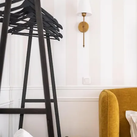 Charming Parisian Flat Near Eiffel Tower Apartment *